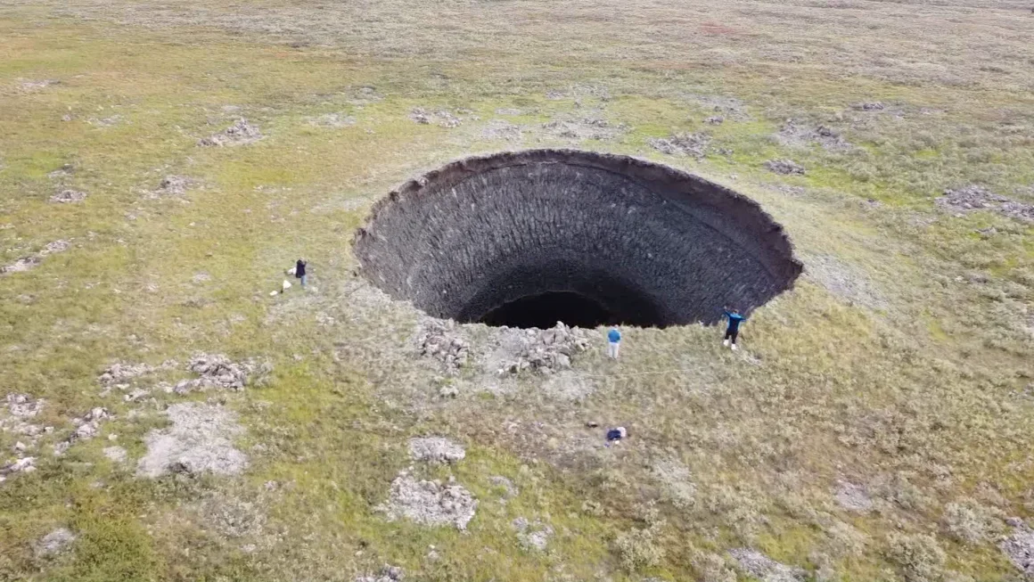 Cráteres misteriosos estallaron en el permafrost de Siberia. Los científicos dicen que ahora saben por qué ocurrió imagen-6