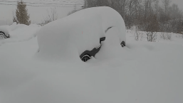 Nevadas extremas en EE.UU. dejan autos enterrados y caos