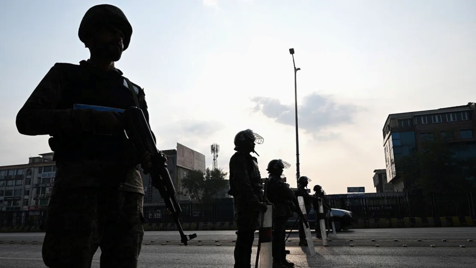 Una capital bloqueada, internet cortada y manifestantes enfrentados a la Policía. ¿Qué está pasando en Pakistán? imagen-10