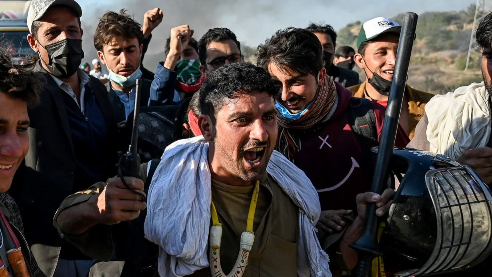 Una capital bloqueada, internet cortada y manifestantes enfrentados a la Policía. ¿Qué está pasando en Pakistán? imagen-12