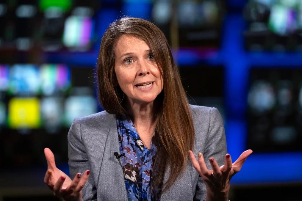 Jen Easterly, directora de la Agencia de Seguridad de Infraestructura y Ciberseguridad de EE.UU., en una entrevista en Washington, el 2 de octubre de 2024. (Ben Curtis/AP)