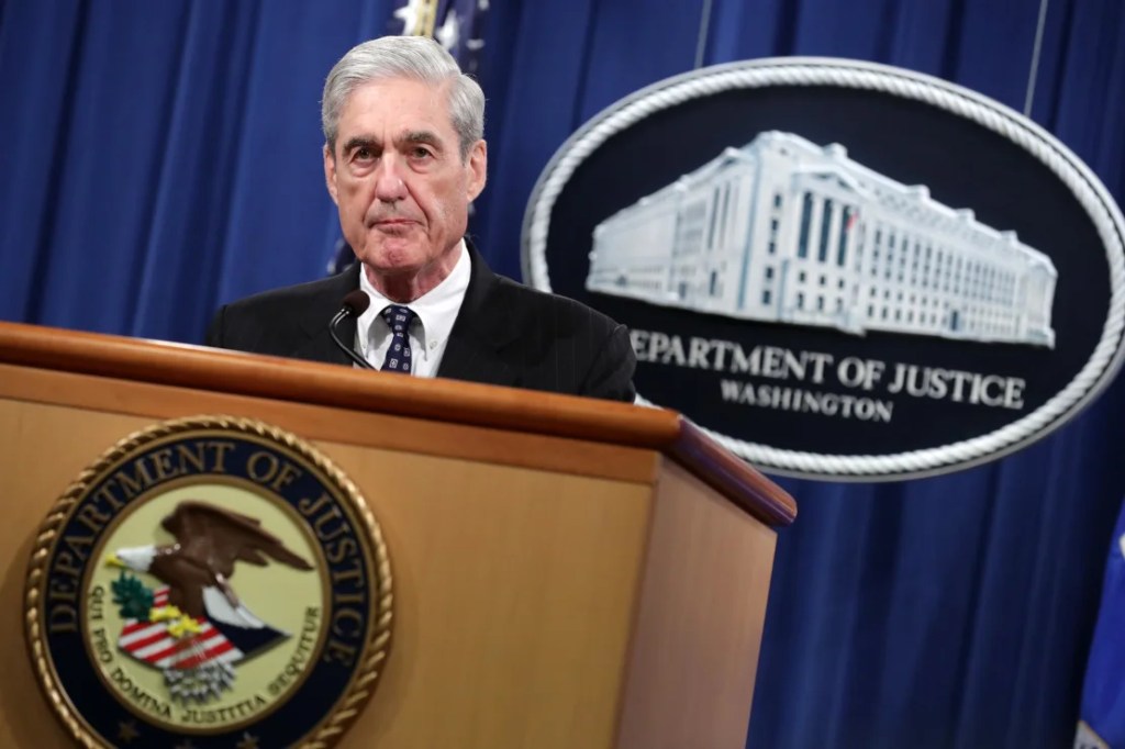 El entonces fiscal especial Robert Mueller hace una declaración sobre la investigación de Rusia el 29 de mayo de 2019, en el Departamento de Justicia en Washington. (Chip Somodevilla/Getty Images)