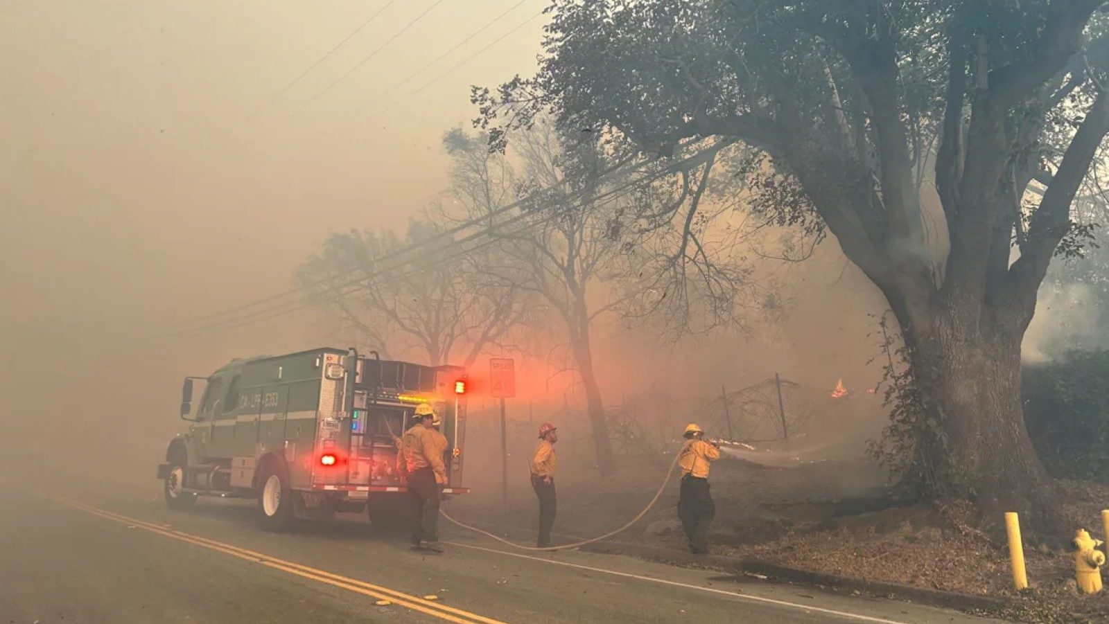 27 millones de personas en California enfrentan una advertencia de incendio "que amenaza la vida" imagen-6