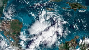 Una zona de clima tormentoso que eventualmente se convertiría en la tormenta tropical Sara se agita en el Caribe el miércoles por la mañana. CNN Weather