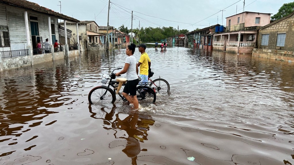 Huracán Rafael colapsa la electricidad en Cuba y deja fuertes daños materiales