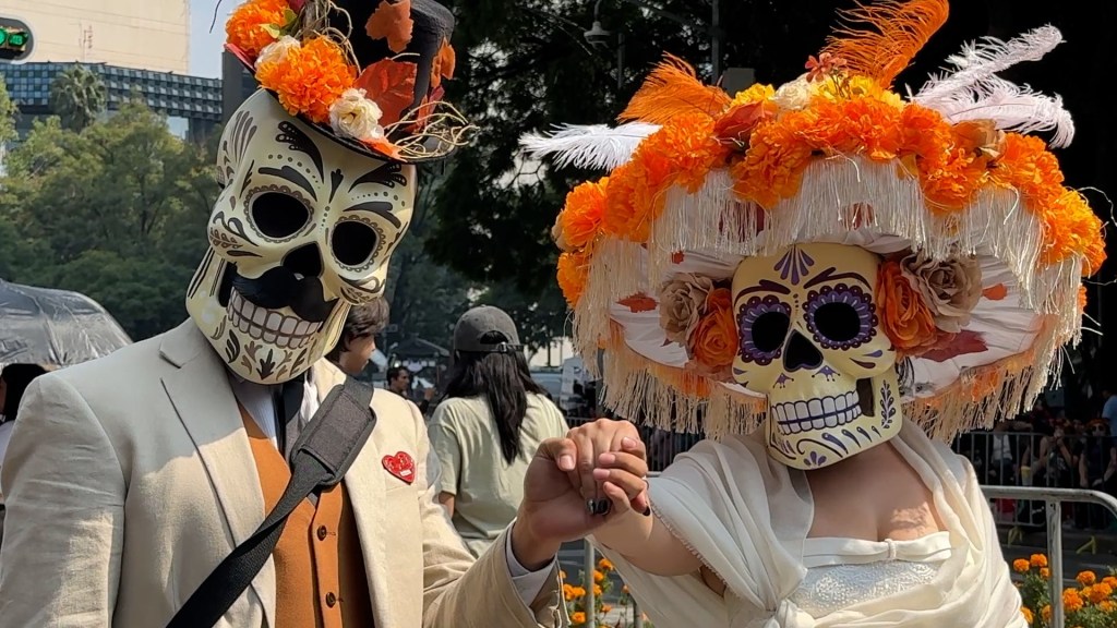 Desfile de Día de Muertos en la Ciudad de México reúne a 1,3 millones de personas