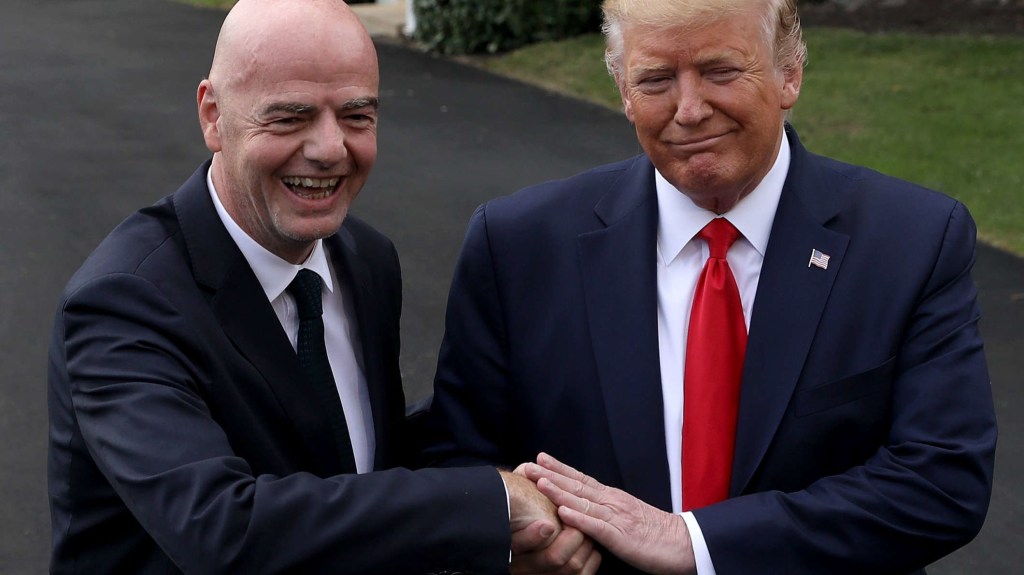 Así el presidente de la FIFA, Gianni Infantino, felicitó a Donald Trump por su victoria en la elección de EE.UU.