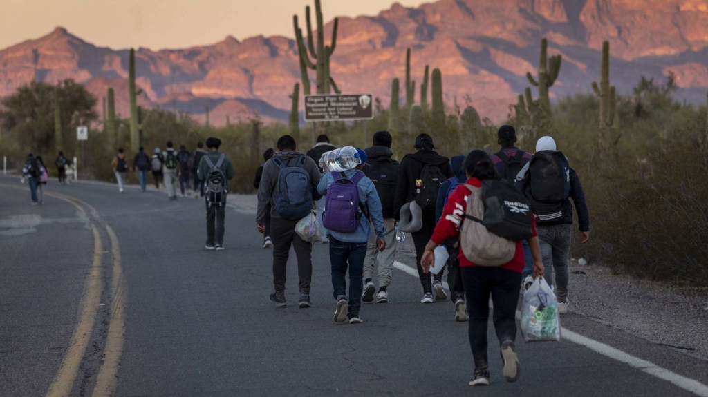 Algunos habitantes de Arizona esperan que Trump cierre la frontera con México