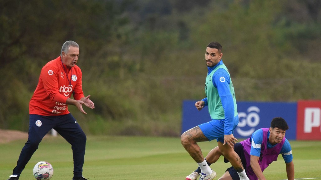 Gustavo Alfaro quiere que Paraguay cierre con broche de oro 2024 en las eliminatorias