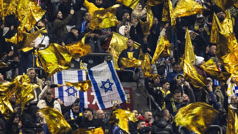 Videos muestran violentos ataques a hinchas israelíes en Amsterdam