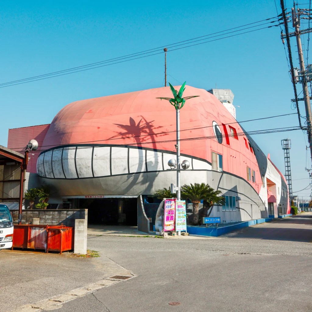 Diseñado para parecerse a una ballena, el Hotel Festa Qugiela en Okayama es parte de una tradición arquitectónica inusual en Japón. (François Prost)