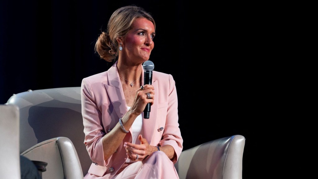 La exsenadora estadounidense Kelly Loeffler en la conferencia política conservadora de Erick Erickson "The Gathering" en Atlanta, el 18 de agosto de 2023. (Cheney Orr/Reuters/Archivo)