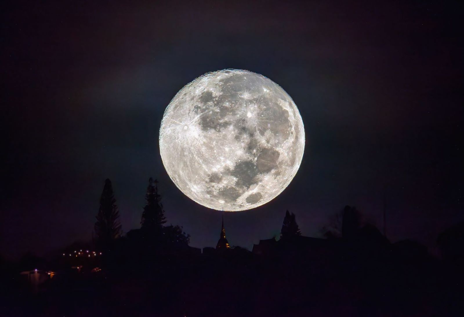 FOTOS | La súperluna de noviembre ilumina el cielo imagen-12