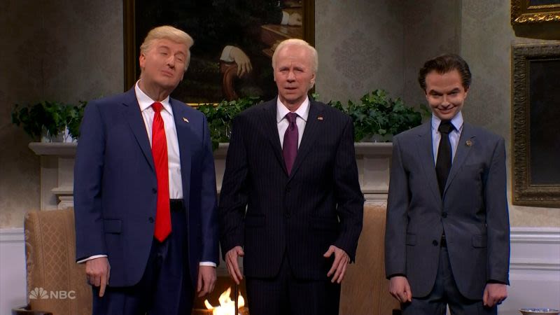 Alec Baldwin imita a RFK Jr. durante sketch de SNL