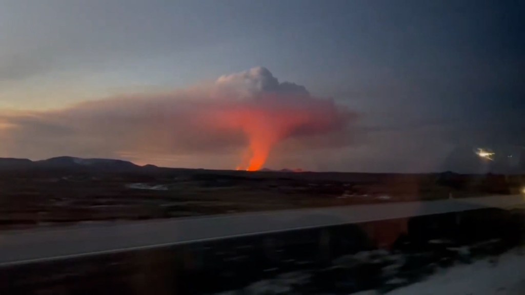  Imágenes muestran la imponente erupción volcánica cerca de Reykjavik