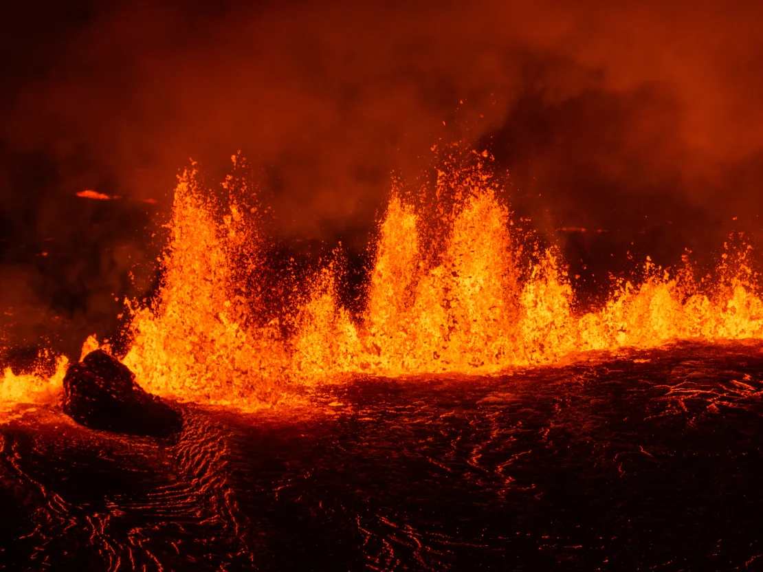 Un volcán de Islandia entra en erupción por séptima vez en un año imagen-7