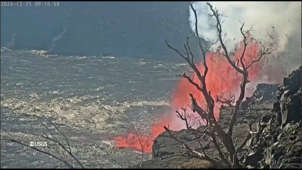 El volcán Kilauea volvió a expulsar lava, pero su actividad se redujo