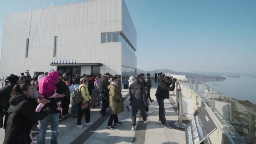 La nueva cafetería de Starbucks en Corea del Sur ofrece una visión poco común de Corea del Norte