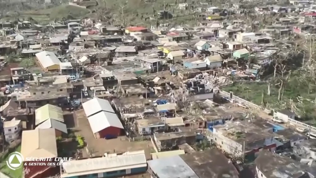 Imágenes aéreas muestran la destrucción en Mayotte tras el paso del ciclón Chido