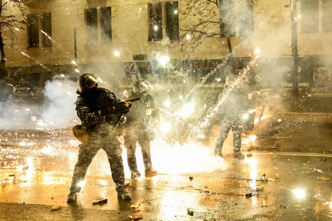 Georgia se ve sacudida por días de violentas protestas. Esto es lo que necesitas saber imagen-7