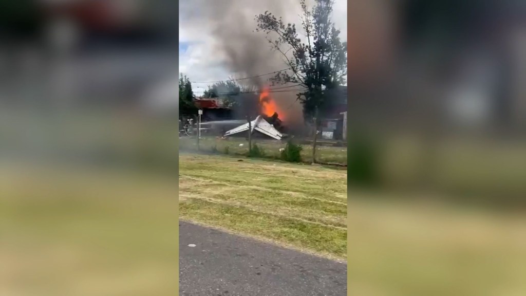 Avioneta impacta contra viviendas en San Fernando, Argentina