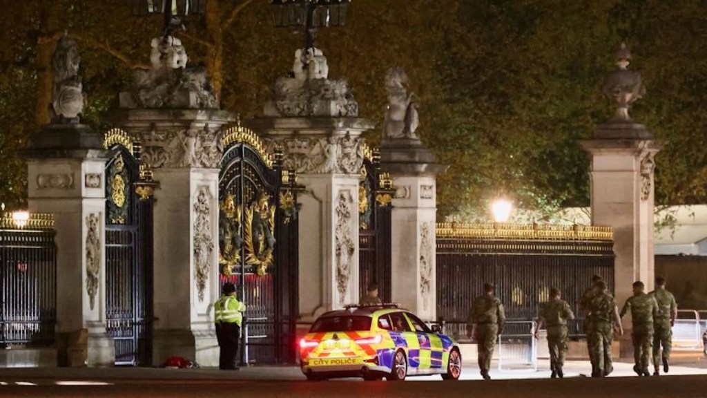 Arrestan a empleada de Buckingham por violencia en fiesta navideña