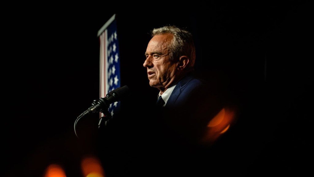 Robert F. Kennedy Jr. visita el Senado en busca de confirmar su nominación