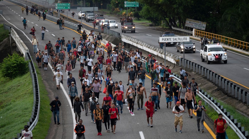 Caravana de migrantes busca llegar a EE.UU. antes que llegue Trump a la presidencia