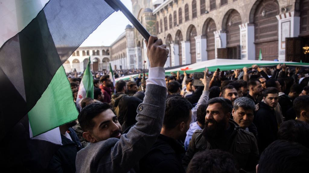 Líder rebelde de Siria pide festejar en paz y dirigir los esfuerzos a la reconstrucción del país