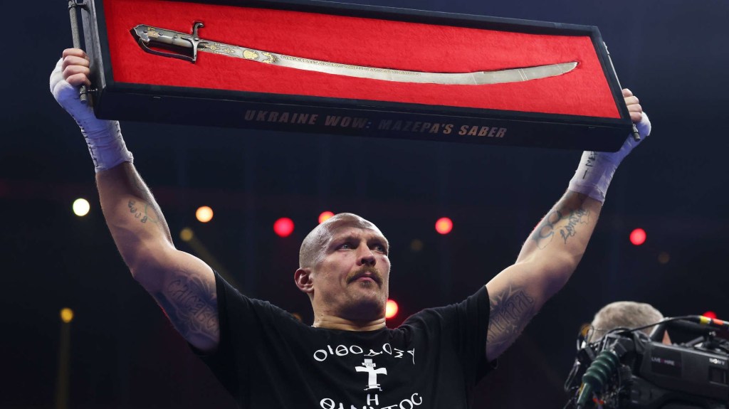 Oleksandr Usyk vence a Tyson Fury y se proclama campeón indiscutido