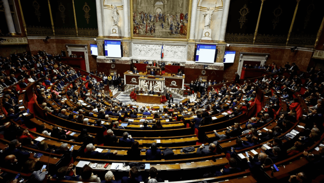 “Vamos a volver a un periodo de inestabilidad”: franceses reaccionan a la dimisión del primer ministro