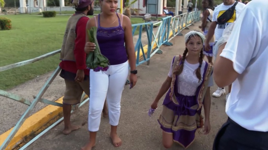 Fieles cubanos, en procesión al Rincón de San Lázaro