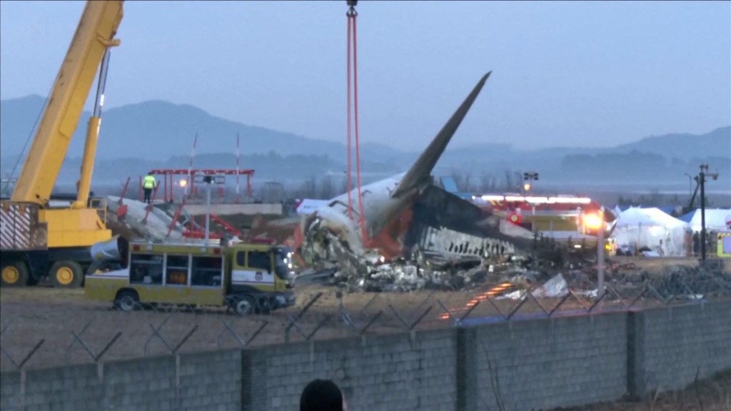 Autoridades investigan la causa del accidente del Boeing 737-800 en Corea del Sur