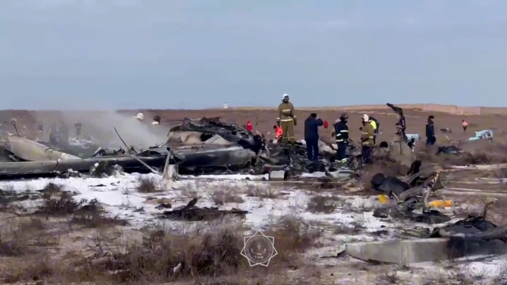 Analizarán en Brasil las cajas negras del vuelo de Azerbaijan Airlines que se estrelló en Kazajstán