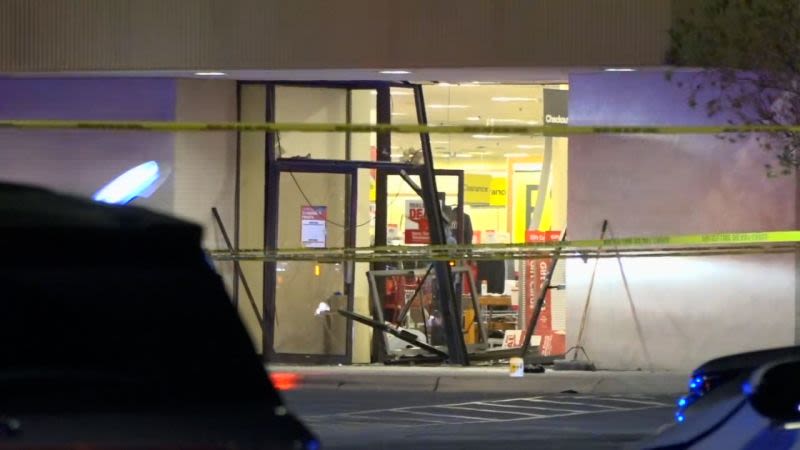 Un hombre atropelló a varias personas con su coche en un centro comercial