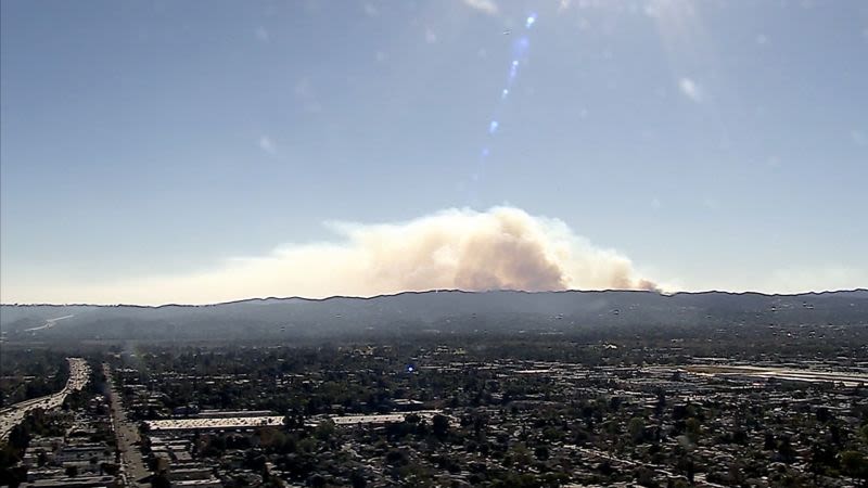 CNN sobrevuela Los Ángeles para ver daños causados por los incendios