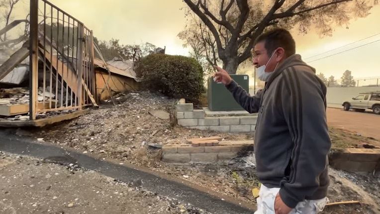 La angustia de un residente de Altadena al ver su casa destruida por los incendios