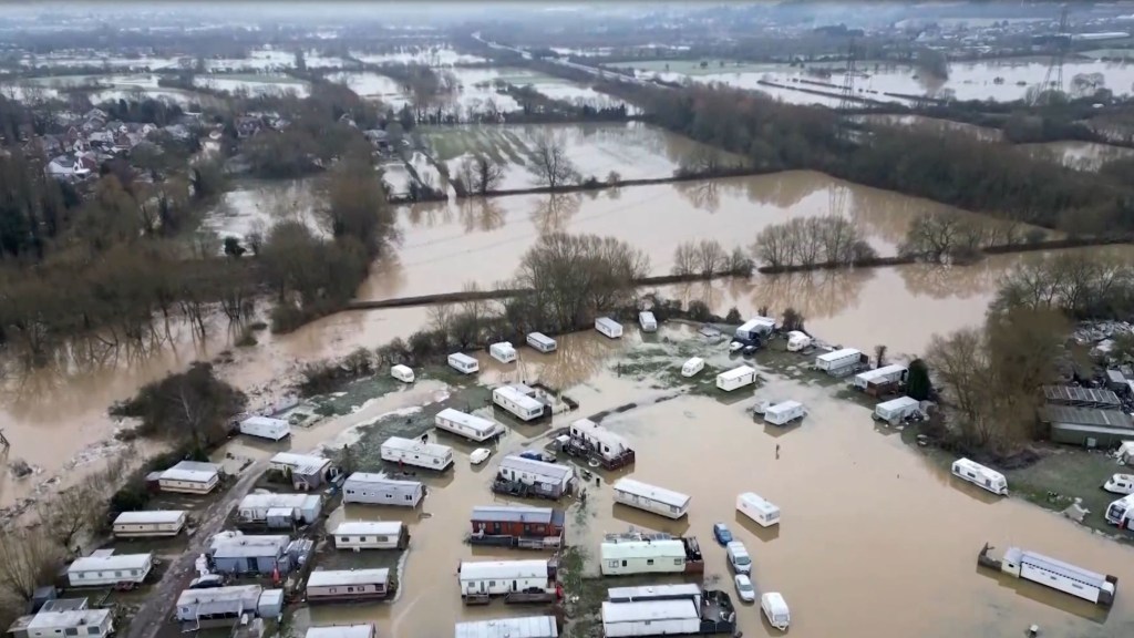 Un dron capta imágenes de las fuertes inundaciones en la zona de Leicester y Rutland, Inglaterra