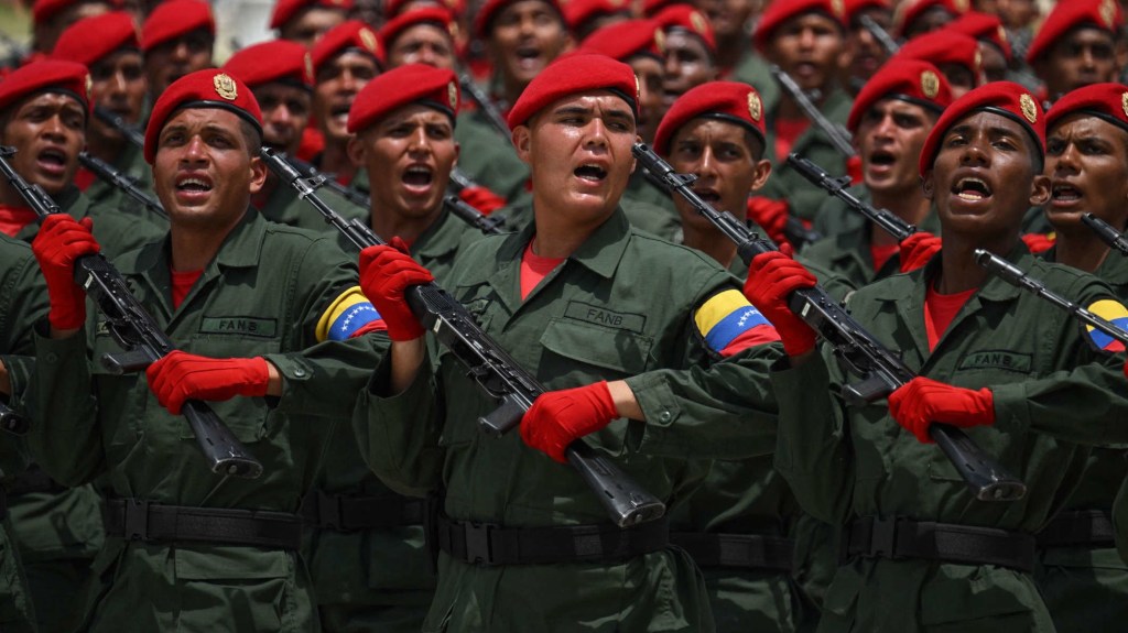 Exmilitar de Venezuela critica la formación de los cuerpos castrenses en su país