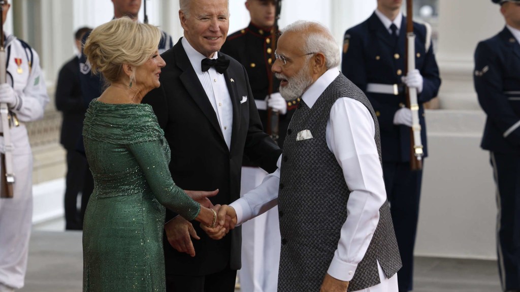 Jill Biden recibió en 2023 un anillo de diamantes de US$ 20.000 de parte del primer ministro de India