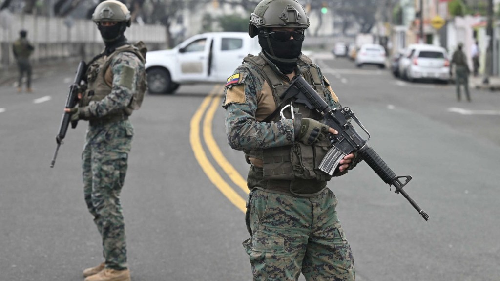 Henry Cucalón matiza su propuesta de seguridad: No habrá militarización, pero sí apoyo de los militares en los puertos