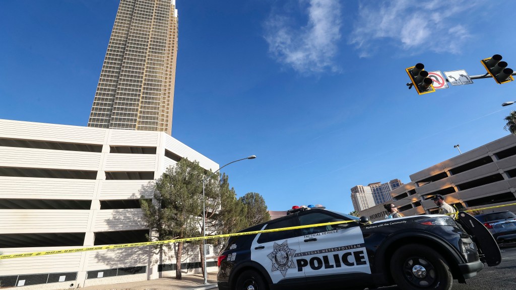 Explota Cybertruck de Tesla frente a propiedad de Donald Trump en Las Vegas