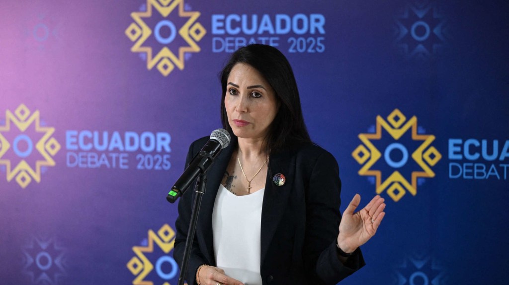 Del Rincón le pregunta a Luisa González: ¿A Ecuador lo gobernaría usted o Rafael Correa?