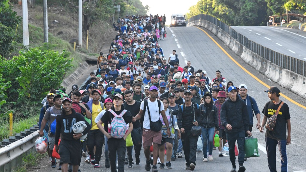 “Vamos a arriesgarnos aunque nos cueste la deportación”, dice migrante rumbo a EE.UU.