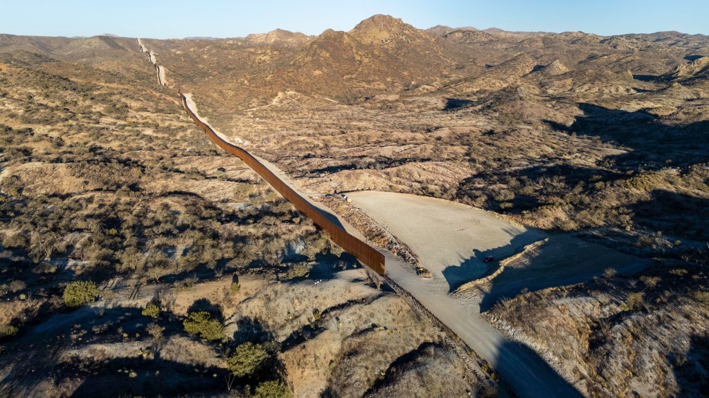 Tensión y expectativa en frontera México-EE.UU. antes del regreso de Trump