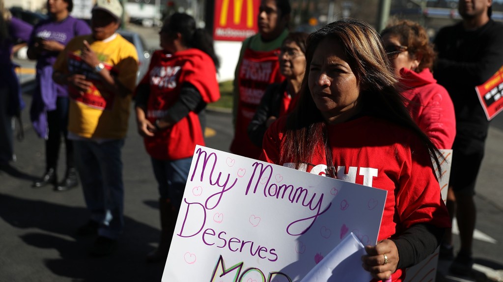 Esto opinan algunos trabajadores de California sobre el aumento al salario mínimo por hora en 2025