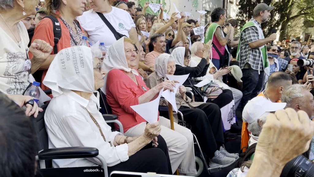 Abuelas de Plaza de Mayo rechazan los recortes de fondos del gobierno de Milei